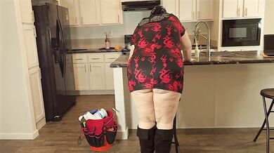 Big ass real estate agent in short mini dress doing property inspections with legs open - hot bbw