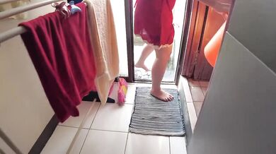 Indo terbaru main ke kontrakan cewek cantik lagi nyuci baju