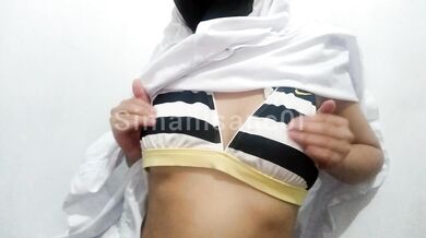 Wanita perawan hijab colmek (virgin girl hijab masturbating part 2)