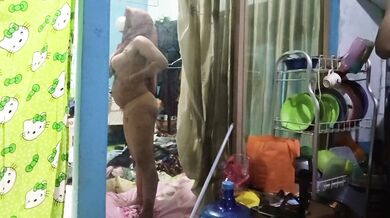 Menantu pergoki mertua sedang colmek