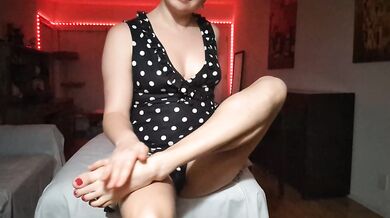 SHAKE YOUR DICK FOR MY BARE SOLES. So, I'll shake my feet for you.