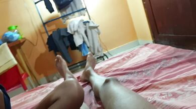 මේ වේස බඩුවට ගහන්න ආව උන් කතාකරපම්. sri lankan colombo slut