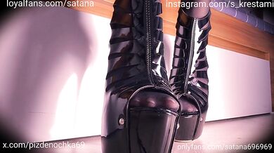 Hey slave Worship high heels and nylon feet