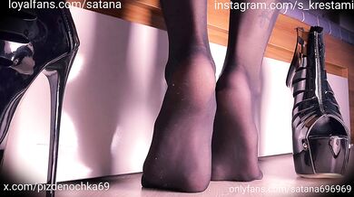 Hey slave Worship high heels and nylon feet
