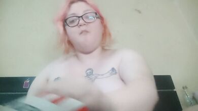 Naked double amputee tries KFC for first time