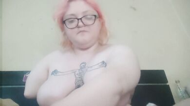 Naked double amputee tries KFC for first time
