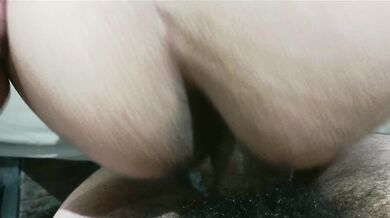 Follando a Rubia Caliente Como Perra Alzada Mientras se Traga la Leche