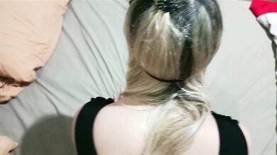 Follando a Rubia Caliente Como Perra Alzada Mientras se Traga la Leche