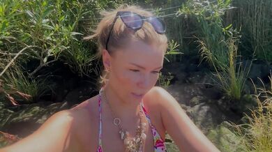 Beachgirl Bibixxx! Outdoor Piss!!
