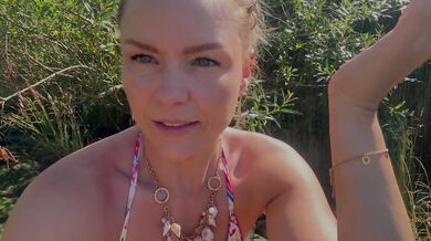 Beachgirl Bibixxx! Outdoor Piss!!