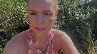 Beachgirl Bibixxx! Outdoor Piss!!