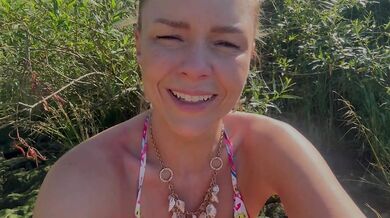 Beachgirl Bibixxx! Outdoor Piss!!