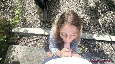Hildeinlove - Couple se ballade et finit par baiser sur la moto