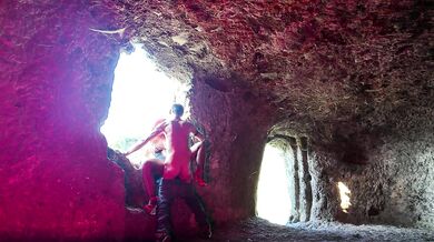 j'allume le cameraman jusqu'à ce qu'il m'attrape dans une grotte...