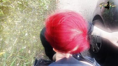 Geile Fire Fox bläst meinem Freund outdoor bis er spritzt