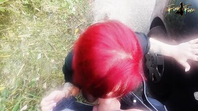 Geile Fire Fox bläst meinem Freund outdoor bis er spritzt