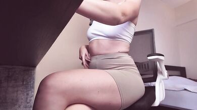 Spontaneous home office meeting escalates - Cum in my pussy