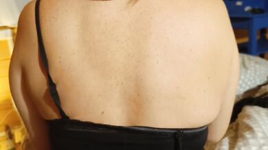 Natasha domine son Époux dans une séance BDSM intense (plug gonflable/ fouet)