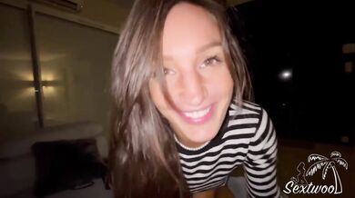AMATEUR SEXTWOO - soirée Netflix française suce et baise comme une vraie actrice porno