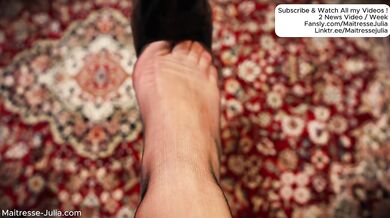 JOI à Mes Pieds en bas Nylon et Haut talons : Compte à Rebours de 3 sec - POV Maîtresse Julia