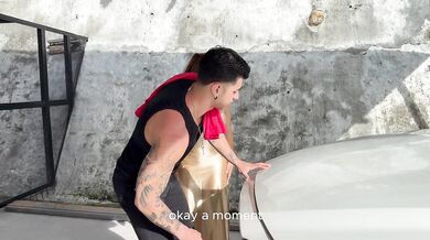 Mexicana engaña a su esposo en el taller con su mecanico de confianza!