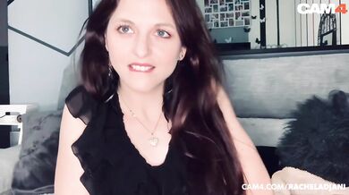 Petite brune maigre se masturbe pendant un live sur cam4 anal Rachel Adjani | CAM4