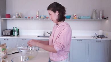 Je cuisine et me déshabille chez des amis