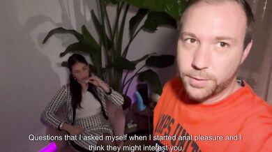 French Pegging - POV : Je réponds à ses questions, puis je lui baise le cul avec mon strapon