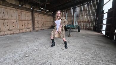 POV Je me fais doigter et je gicle ! avant de me faire prendre en levrette