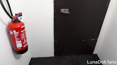 Démontée Par Deux Grosses Queues Noires À L'Hôtel - Luna Doll