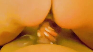 Couple aimant ayant des relations sexuelles tendrement