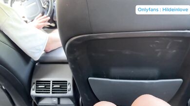 Hildeinlove Défi inconnu : séduire un chauffeur Uber en pleine course et se faire baiser !