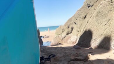 Pipe risquée à la plage publique (éjac buccal) ????