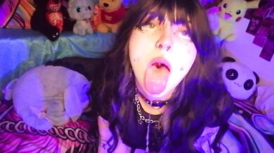 French Alternative girl Twerk et Joui fort avec ces Toys - M3treSluggy