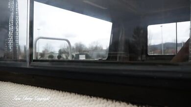 exhibe sur un parking à routier (real public sex)
