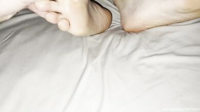 awesome SOLEJOB ! and at the end, he is LICKING his own CUM