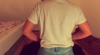 Ich musste im knien in die Jeans pissen