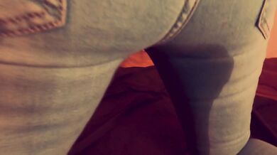 Ich musste im knien in die Jeans pissen