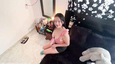 Jugando Verdad o Reto Con la Novia pequeña de mi Amigo