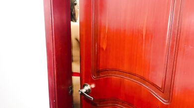 Espio a mi madrastra cuando papá esta fuera de casa. follamos en el baño. vanessa latina