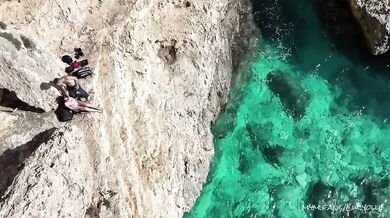 je réalise un fantasme: sexe direct dans un lieu touristique paradisiaque !!!