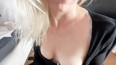 workmate fucks me during meeting with the boss
