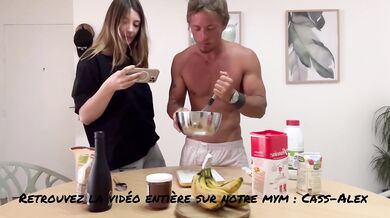 Cass essaie de nous faire une recette et on finit par baiser ‍