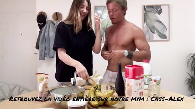 Cass essaie de nous faire une recette et on finit par baiser ‍