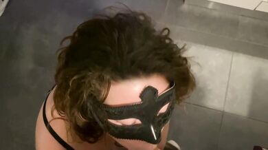pov housewife se tape le livreur