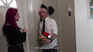 DELIVEROOBIGNOLES - Une salope française se fait baiser devant son date !