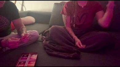 Teaser de notre nouvelle vidéo : on test le jeu « dis moi » version hot ça c’est de la baise