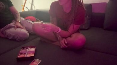 Teaser de notre nouvelle vidéo : on test le jeu « dis moi » version hot ça c’est de la baise
