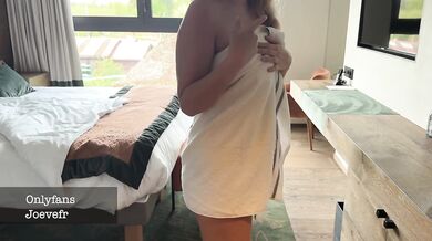 JOEVEFR - Elle s’offre à moi pendant le room service