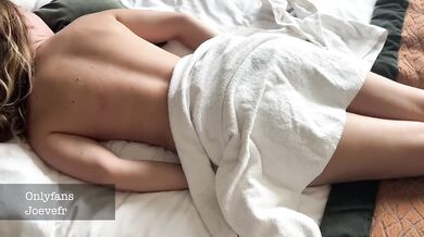 JOEVEFR - Elle s’offre à moi pendant le room service